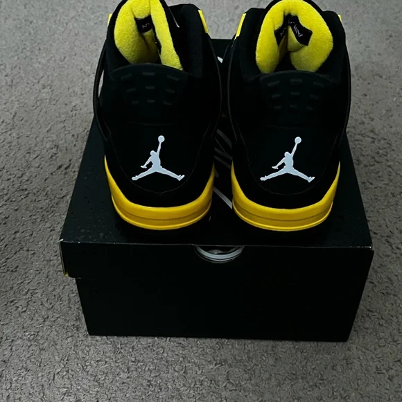 Jordan 4 yellow thunder